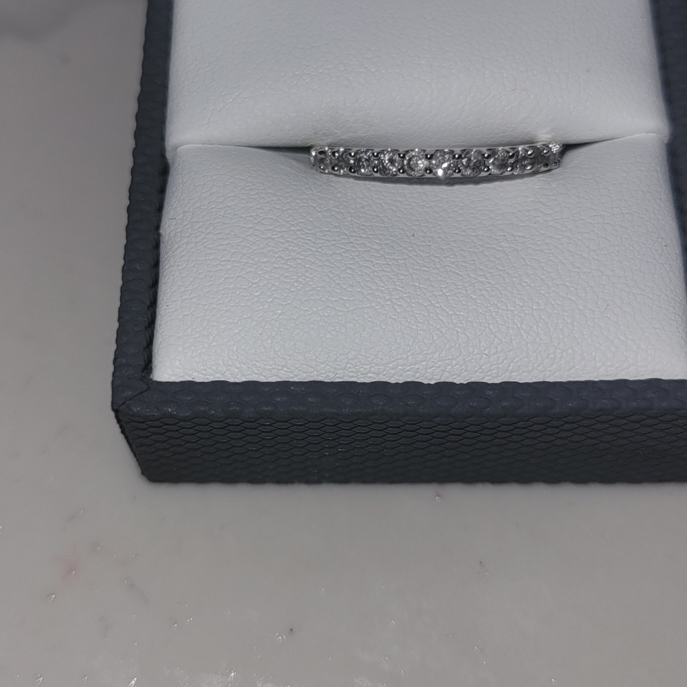 Elegant 10k White Gold 1/2 ctw Women's Diamond Ring